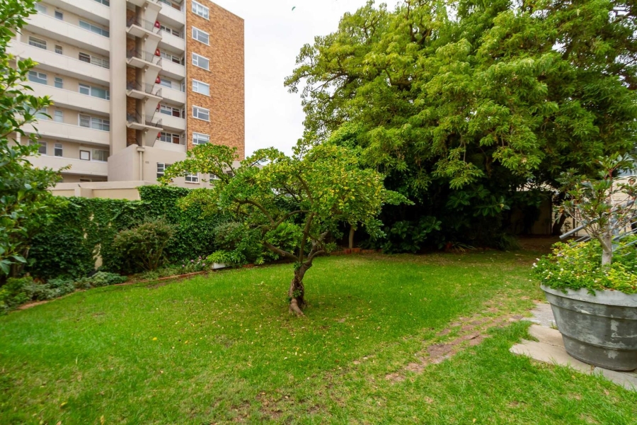 To Let 1 Bedroom Property for Rent in Sea Point Western Cape